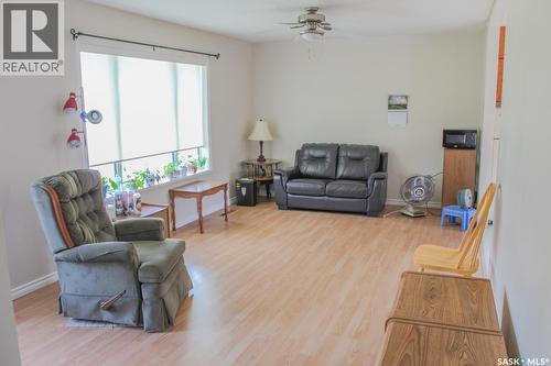 101 Cairns Avenue W, Melfort, SK - Indoor Photo Showing Living Room