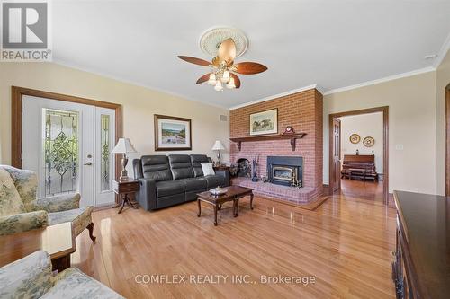 1150 Raglan Road E, Oshawa, ON - Indoor Photo Showing Living Room With Fireplace