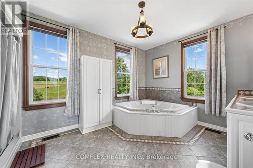 1150 Raglan Road E, Oshawa, ON - Indoor