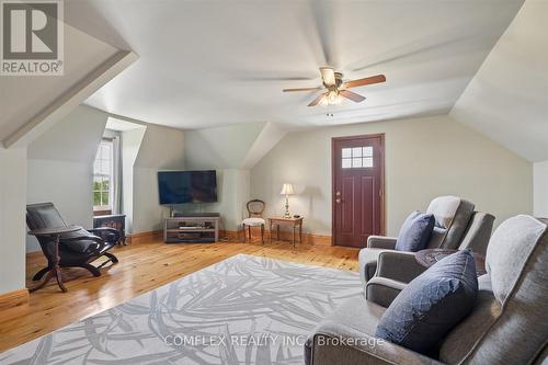 1150 Raglan Road E, Oshawa, ON - Indoor Photo Showing Living Room