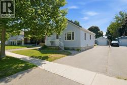 37 HILL Avenue Brantford, ON N3R 4G8