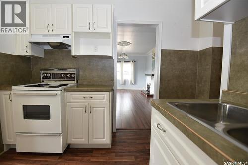 207 Pine Avenue, Nipawin, SK - Indoor Photo Showing Kitchen