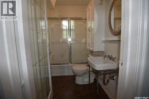 207 Pine Avenue, Nipawin, SK - Indoor Photo Showing Bathroom