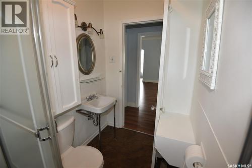 207 Pine Avenue, Nipawin, SK - Indoor Photo Showing Bathroom