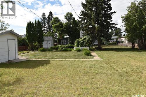 207 Pine Avenue, Nipawin, SK - Outdoor