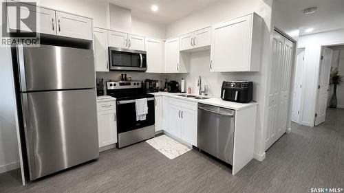 1220 D Avenue N, Saskatoon, SK - Indoor Photo Showing Kitchen With Double Sink