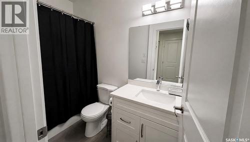 1220 D Avenue N, Saskatoon, SK - Indoor Photo Showing Bathroom