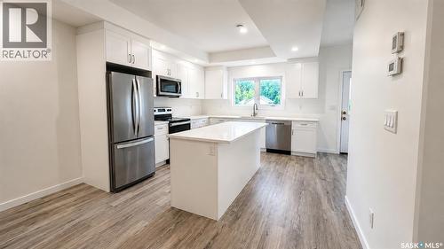 1220 D Avenue N, Saskatoon, SK - Indoor Photo Showing Kitchen With Upgraded Kitchen