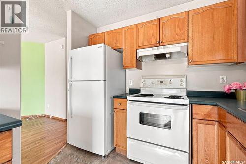 2 110 Keevil Crescent, Saskatoon, SK - Indoor Photo Showing Kitchen