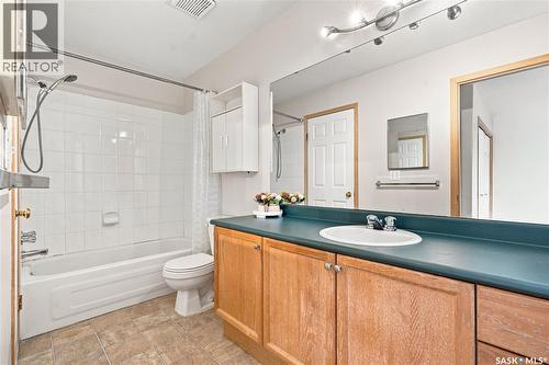 2 110 Keevil Crescent, Saskatoon, SK - Indoor Photo Showing Bathroom