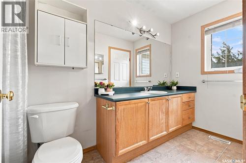 2 110 Keevil Crescent, Saskatoon, SK - Indoor Photo Showing Bathroom