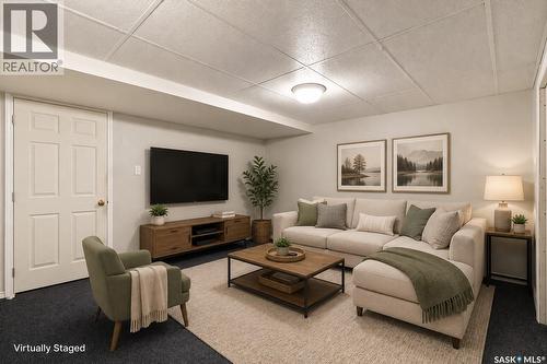 2 110 Keevil Crescent, Saskatoon, SK - Indoor Photo Showing Living Room