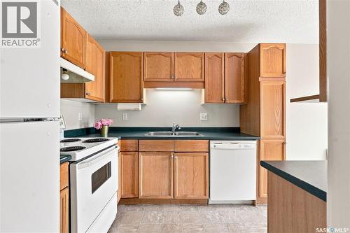 2 110 Keevil Crescent, Saskatoon, SK - Indoor Photo Showing Kitchen With Double Sink