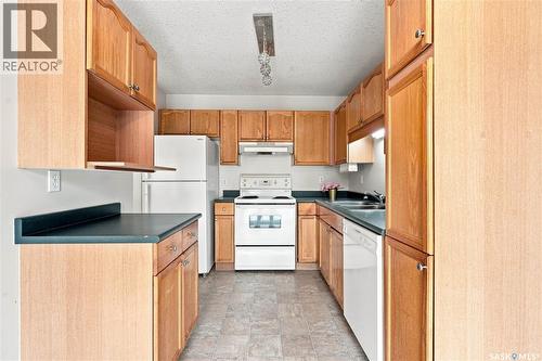2 110 Keevil Crescent, Saskatoon, SK - Indoor Photo Showing Kitchen With Double Sink