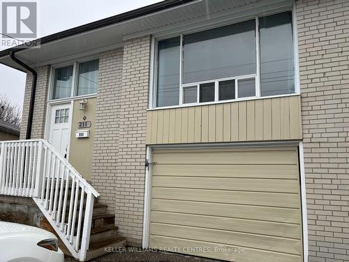 UPPER - 211 SILVERBIRCH DRIVE , Newmarket, Ontario L3Y 2Z6
