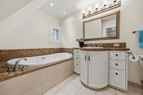 100 Waterloo St, Winnipeg, MB - Indoor Photo Showing Bathroom