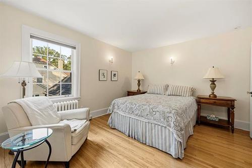 100 Waterloo St, Winnipeg, MB - Indoor Photo Showing Bedroom
