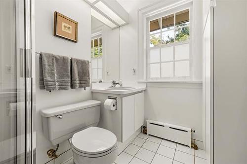 100 Waterloo St, Winnipeg, MB - Indoor Photo Showing Bathroom