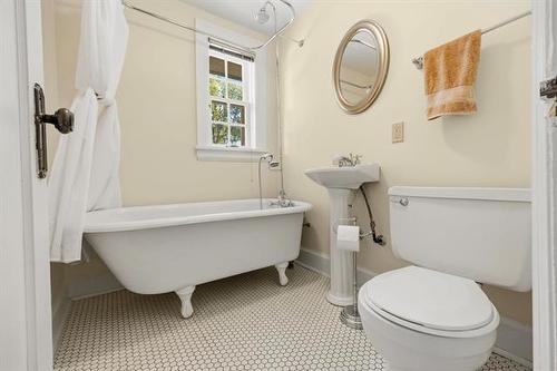 100 Waterloo St, Winnipeg, MB - Indoor Photo Showing Bathroom