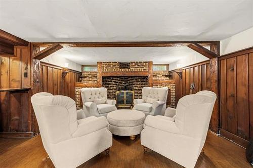 100 Waterloo St, Winnipeg, MB - Indoor Photo Showing Living Room With Fireplace