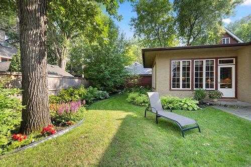 100 Waterloo St, Winnipeg, MB - Outdoor