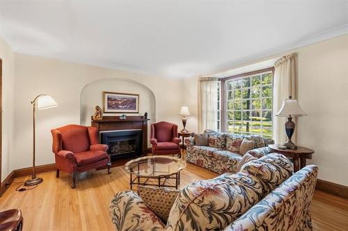 100 Waterloo St, Winnipeg, MB - Indoor Photo Showing Living Room With Fireplace