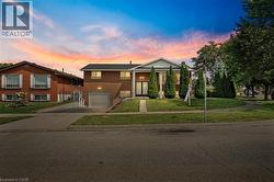 72 EASTBURY Drive Hamilton, ON L8E 2Y5