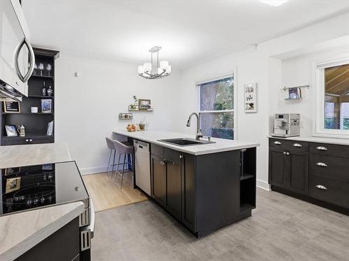 231 Wavell Ave, Winnipeg, MB - Indoor Photo Showing Kitchen