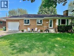 338 BARRY AVENUE Tecumseh, ON N8N 2G3