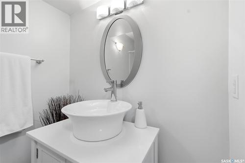 217 Isabella Street E, Saskatoon, SK - Indoor Photo Showing Bathroom