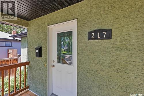 217 Isabella Street E, Saskatoon, SK - Outdoor With Deck Patio Veranda
