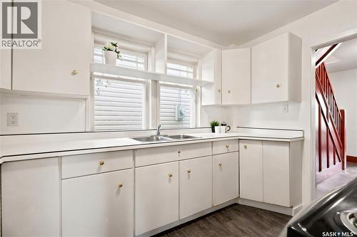 1117 Kilburn Avenue, Saskatoon, SK - Indoor Photo Showing Kitchen With Double Sink