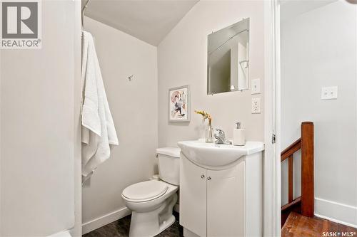 1117 Kilburn Avenue, Saskatoon, SK - Indoor Photo Showing Bathroom
