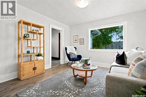 1117 Kilburn Avenue, Saskatoon, SK - Indoor Photo Showing Living Room