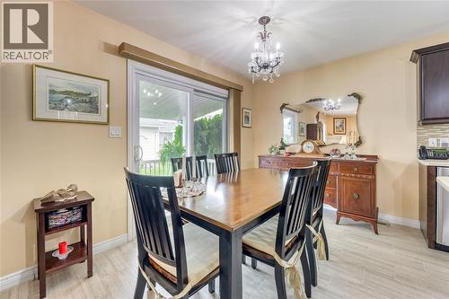 5600 Blackwell Sideroad Unit# 465, Sarnia, ON - Indoor Photo Showing Dining Room