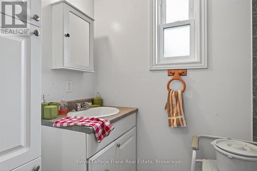 680 Serpent Mounds Road, Otonabee-South Monaghan, ON - Indoor Photo Showing Bathroom