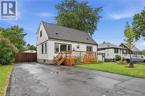 White siding residence with a dark shingle roof and contrasting dark trim - 450 East 42Nd Street, Hamilton, ON - Outdoor