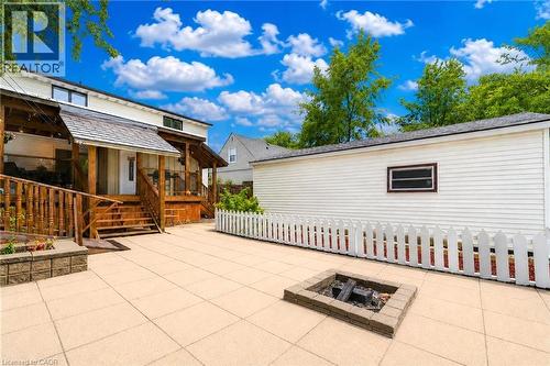 Expansive patio with paver surfacing and a stone fire pit - 450 East 42Nd Street, Hamilton, ON - Outdoor
