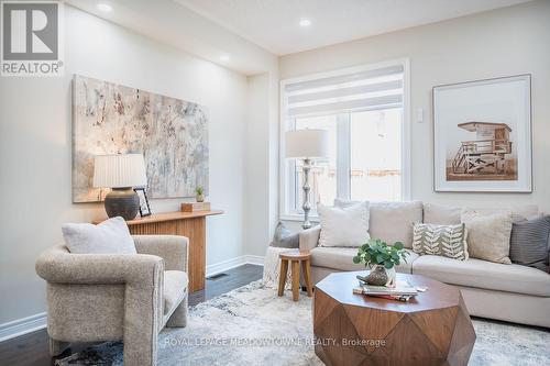 1079 Job Crescent, Milton, ON - Indoor Photo Showing Living Room
