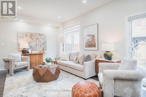 1079 Job Crescent, Milton, ON - Indoor Photo Showing Living Room