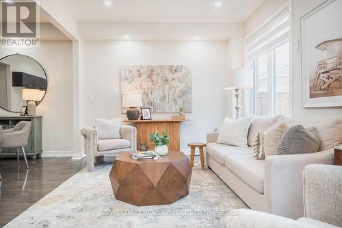 1079 Job Crescent, Milton, ON - Indoor Photo Showing Living Room