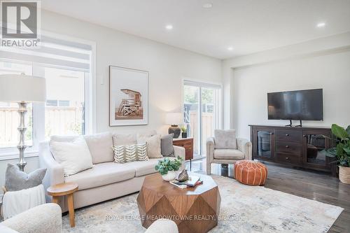 1079 Job Crescent, Milton, ON - Indoor Photo Showing Living Room