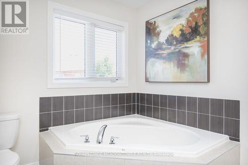 1079 Job Crescent, Milton, ON - Indoor Photo Showing Bathroom