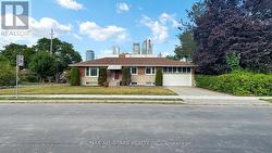 105 BETTY ANN DRIVE Toronto, ON M2N 1X1