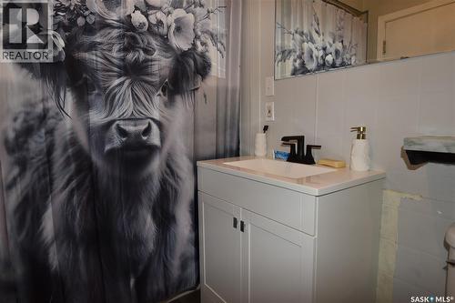 218 4A Street E, Nipawin, SK - Indoor