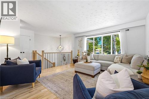 581 Glendene Crescent, Waterloo, ON - Indoor Photo Showing Living Room