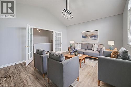 737 North Leaksdale Circle, London, ON - Indoor Photo Showing Living Room