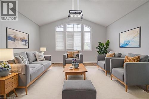 737 North Leaksdale Circle, London, ON - Indoor Photo Showing Living Room