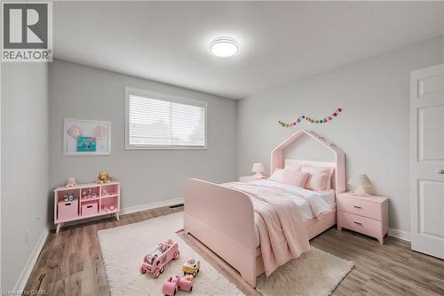 737 North Leaksdale Circle, London, ON - Indoor Photo Showing Bedroom
