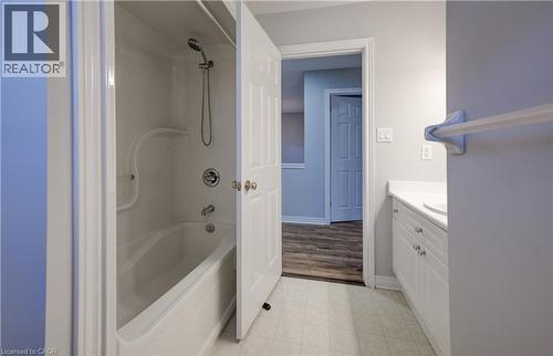737 North Leaksdale Circle, London, ON - Indoor Photo Showing Bathroom